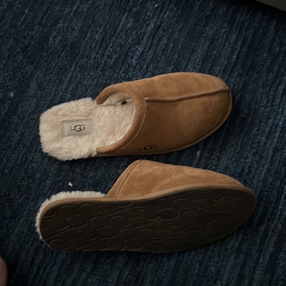 UGG Women’s Slippers – Size 9 - Chestnut - Picture 2 of 3